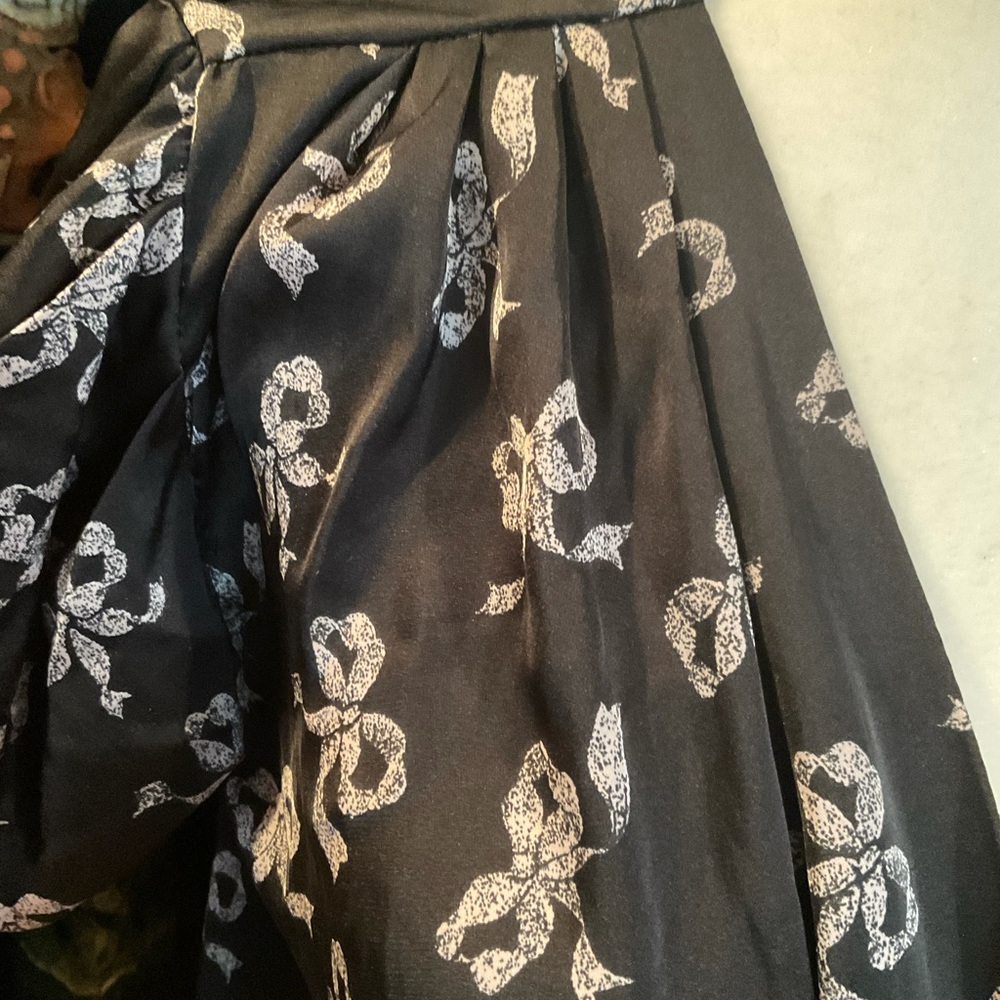 “BETSY JOHNSON” BOW PATTERN NAVY AND WHITE DRESS. - Picture 8 of 16